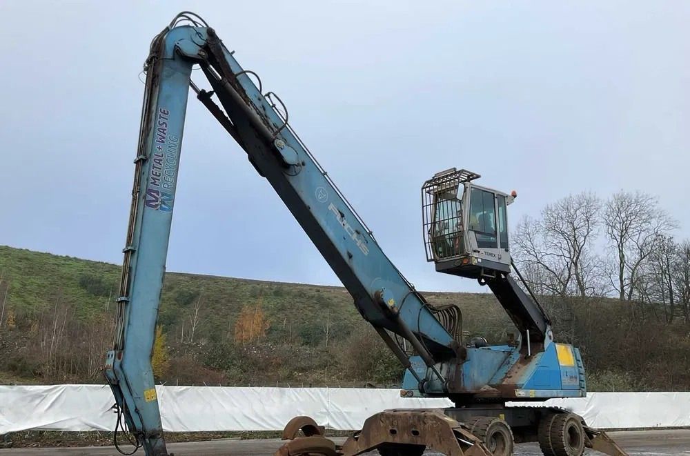 2015 Fuchs MHL350 material handler, side view 2015 Fuchs MHL350 material handler, side view