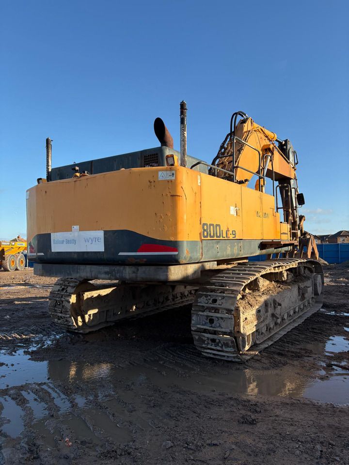 2013 Hyundai R800LC-9 crawler excavator rear view 2013 Hyundai R800LC-9 crawler excavator rear view