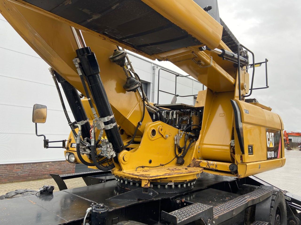 2010 Caterpillar M318D MH demolition excavator upper structure view 2010 Caterpillar M318D MH demolition excavator upper structure view