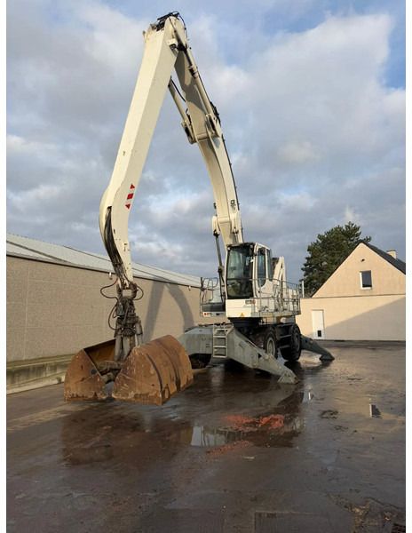 2009 Liebherr A934C-HD material handler, front three-quarter view 2009 Liebherr A934C-HD material handler, front three-quarter view