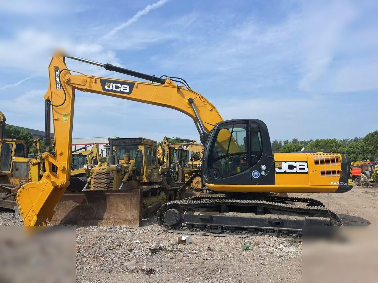 2022 JCB JS220LC crawler excavator, side profile view 2022 JCB JS220LC crawler excavator, side profile view