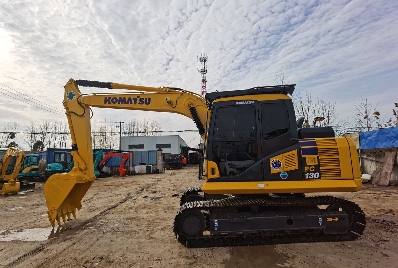 2024 Komatsu PC130 crawler excavator, side view 2024 Komatsu PC130 crawler excavator, side view