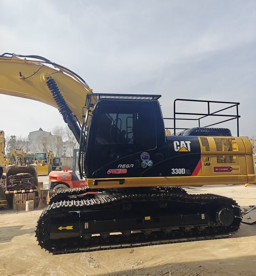 Caterpillar 330D2L Raupenbagger, Seitenansicht