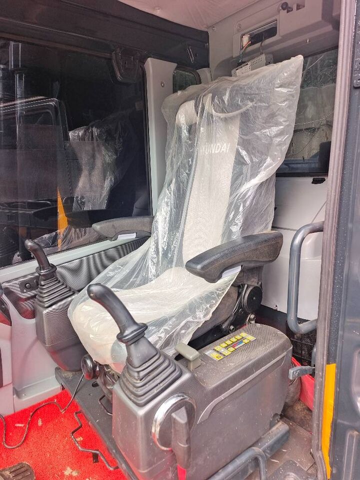 2025 Hyundai R225LC-9T crawler excavator interior cab view 2025 Hyundai R225LC-9T crawler excavator interior cab view