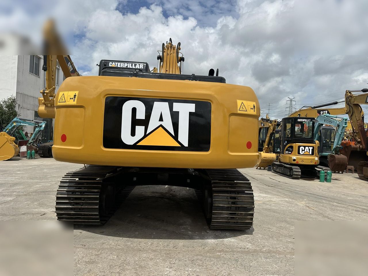 2022 Caterpillar 320D гусеничный экскаватор, вид сзади 2022 Caterpillar 320D гусеничный экскаватор, вид сзади