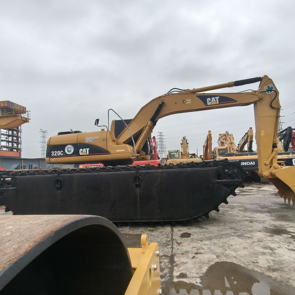 2021 Caterpillar 320C amphibious excavator, side profile view 2021 Caterpillar 320C amphibious excavator, side profile view