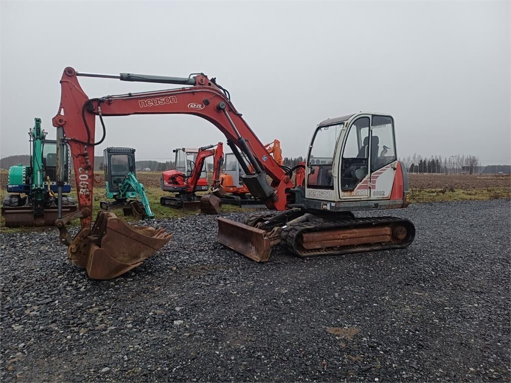 2002 Wacker Neuson 8002 RD mini excavator, side view 2002 Wacker Neuson 8002 RD mini excavator, side view