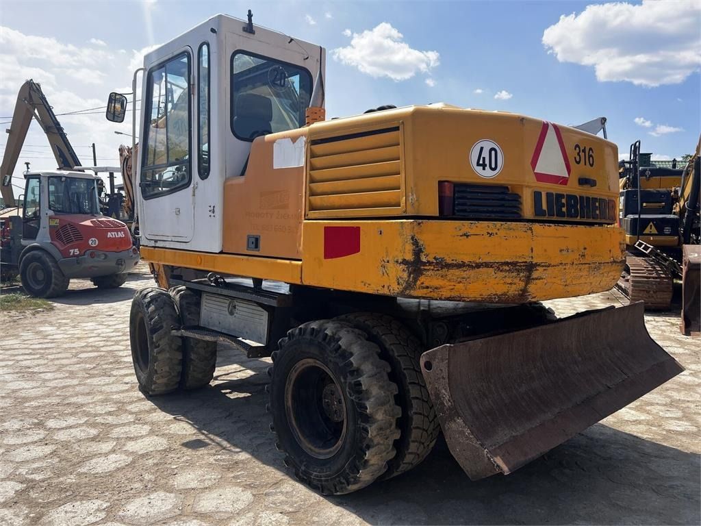 1999 Liebherr 316 wheel excavator rear view 1999 Liebherr 316 wheel excavator rear view