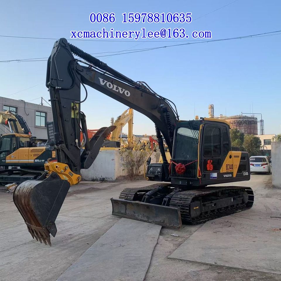 2022 Volvo EC140 crawler excavator, front three-quarter view 2022 Volvo EC140 crawler excavator, front three-quarter view