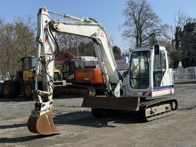2009 New Holland E80 BMSR-2 crawler excavator, front three-quarter view