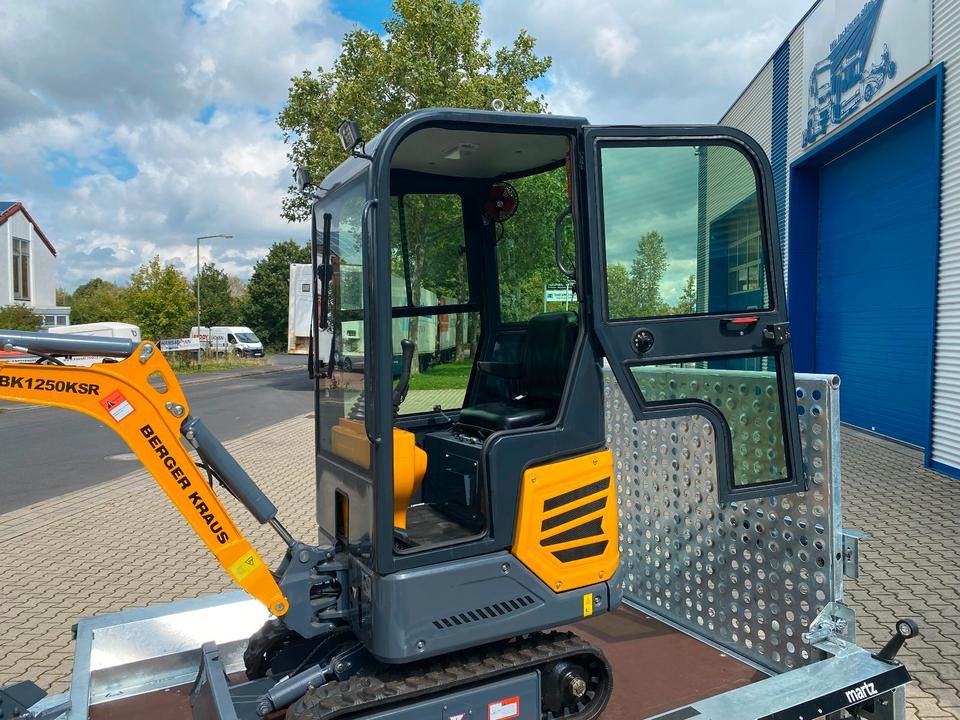Mini Bagger Minibagger BK1250KSR Inkl. 2-ACHS-TIEFLADER Und Zubehörpaket Groß *INKL.19% MWST*Schwenkarm*Verstellfahrw*Sofort!* Mini Bagger Minibagger BK1250KSR Inkl. 2-ACHS-TIEFLADER Und Zubehörpaket Groß *INKL.19% MWST*Schwenkarm*Verstellfahrw*Sofort!*