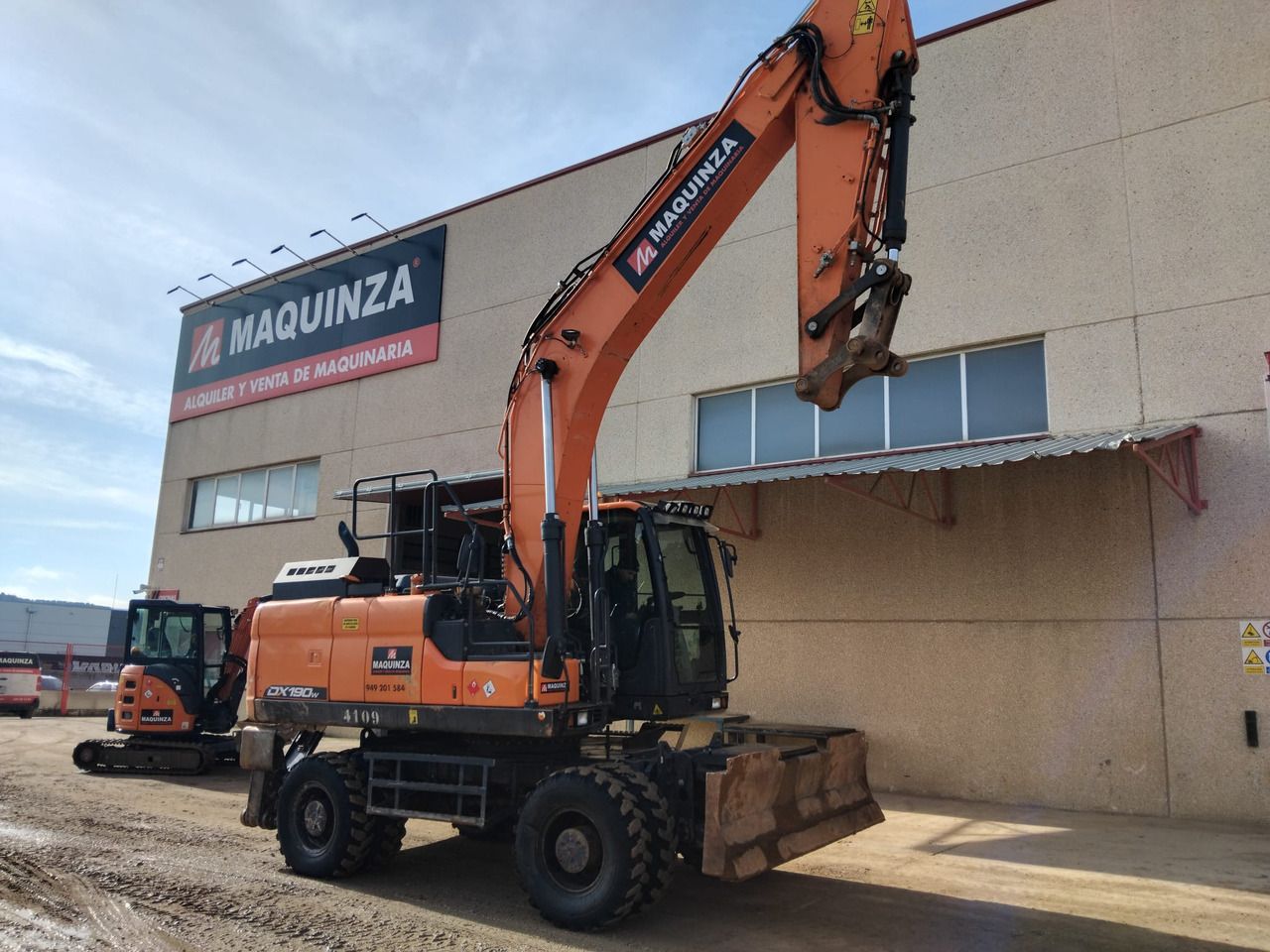 2021 Doosan DX190W-5 wheel excavator, side profile view