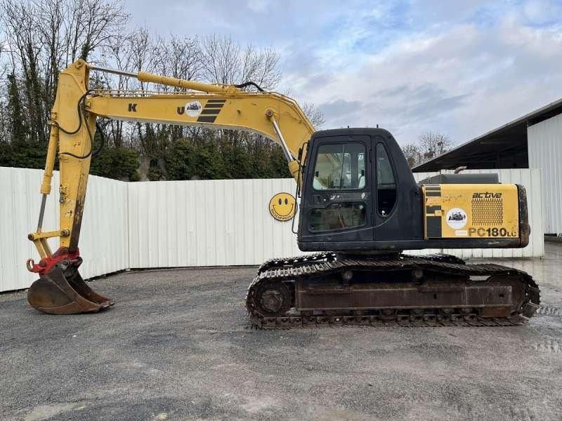2000 Komatsu PC180LC-6K crawler excavator side view 2000 Komatsu PC180LC-6K crawler excavator side view