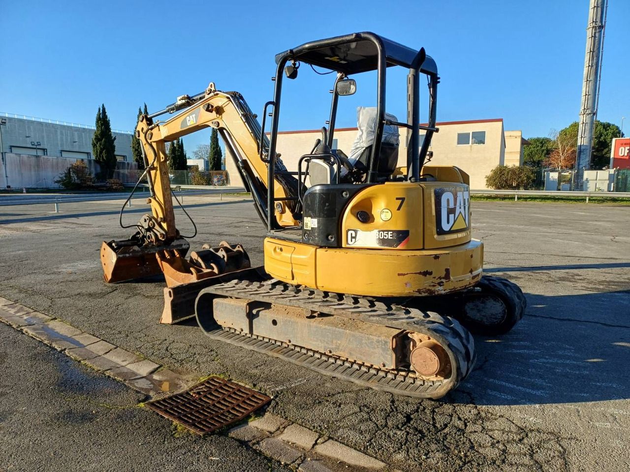 2018 Caterpillar 305E2 crawler excavator, side view