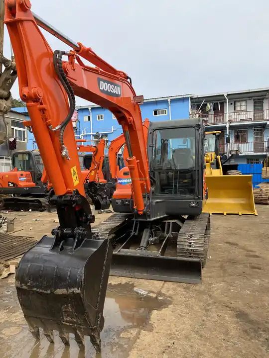 2018 Doosan DX60W crawler excavator, front three-quarter view 2018 Doosan DX60W crawler excavator, front three-quarter view