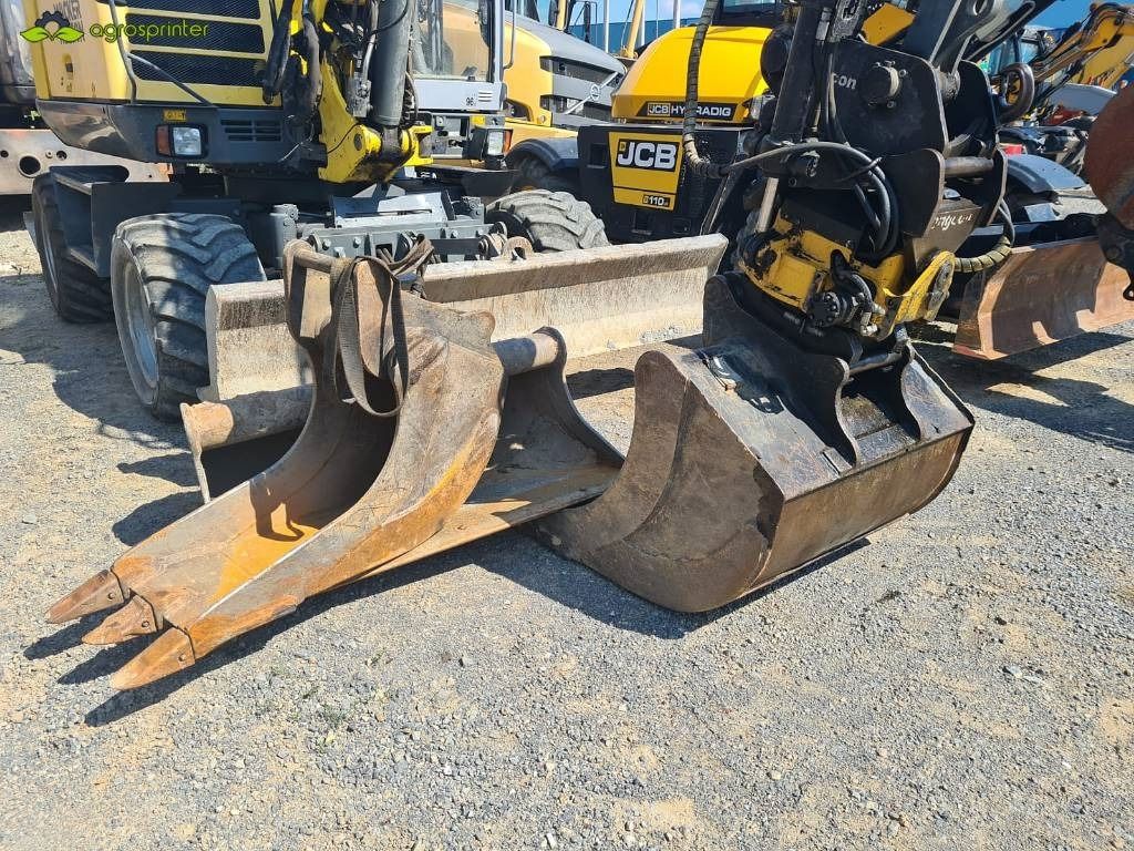 2014 Wacker Neuson EW100 wheel excavator front view with attachments 2014 Wacker Neuson EW100 wheel excavator front view with attachments