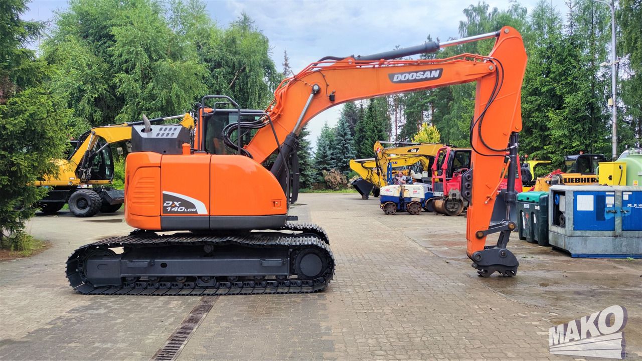 2018 Doosan DX140LCR-5 crawler excavator, side view 2018 Doosan DX140LCR-5 crawler excavator, side view
