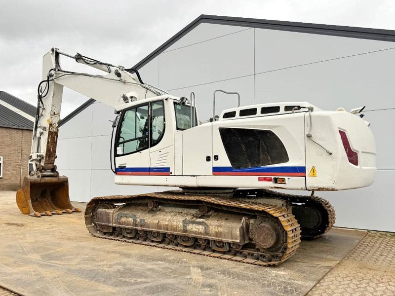 2016 Liebherr R 946 crawler excavator, side view 2016 Liebherr R 946 crawler excavator, side view