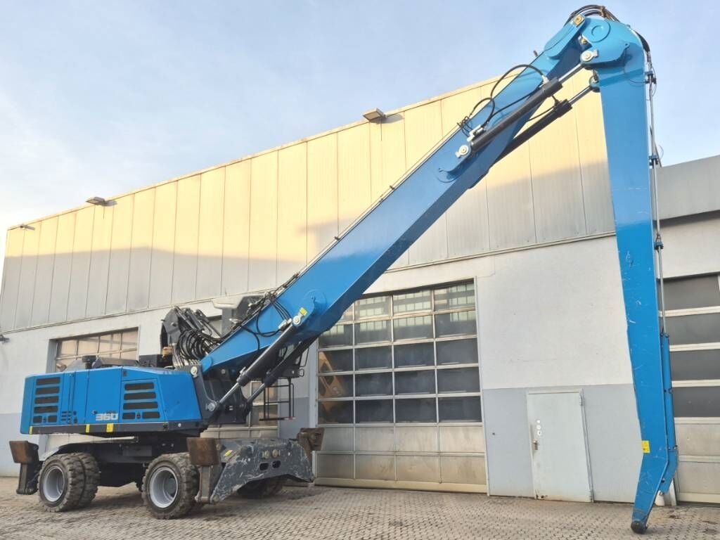 2022 Fuchs MHL360 F material handler, side view 2022 Fuchs MHL360 F material handler, side view