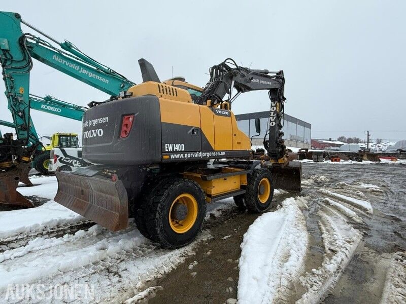 2014 Volvo EW140D wheel excavator rear three-quarter view 2014 Volvo EW140D wheel excavator rear three-quarter view
