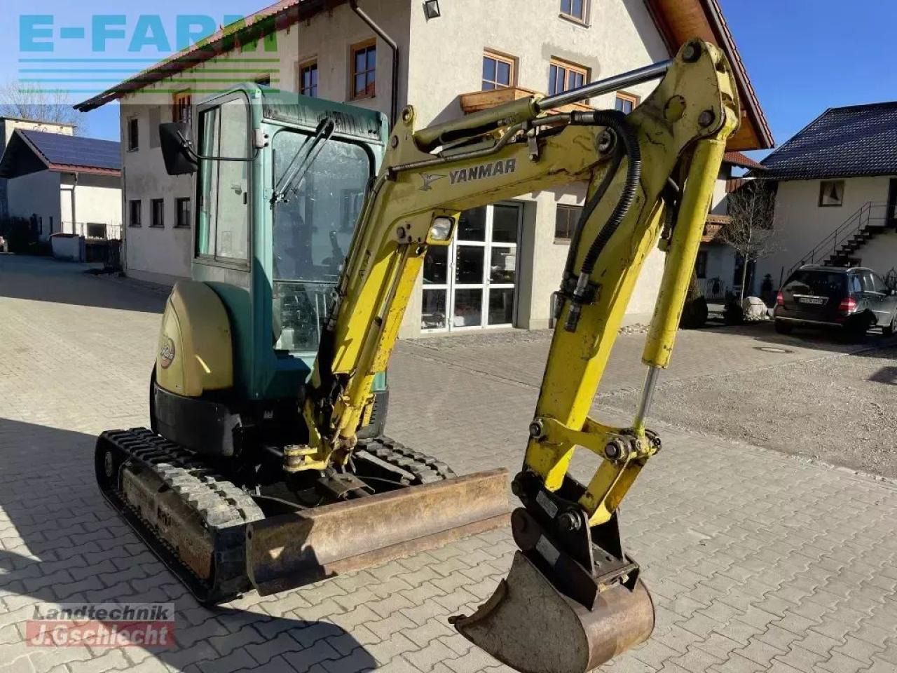 2012 Yanmar VIO25-4 mini excavator, front three-quarter view 2012 Yanmar VIO25-4 mini excavator, front three-quarter view