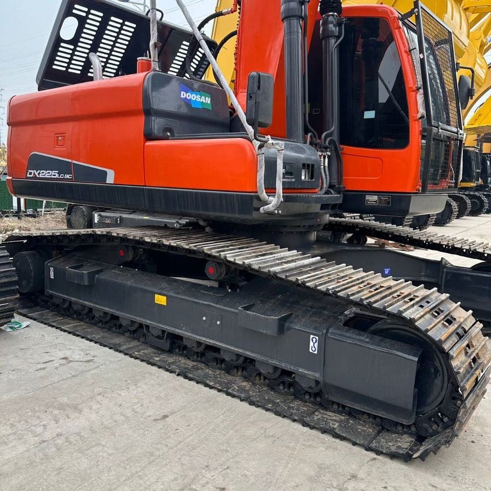 2024 Doosan DX225LC-9C crawler excavator side view 2024 Doosan DX225LC-9C crawler excavator side view