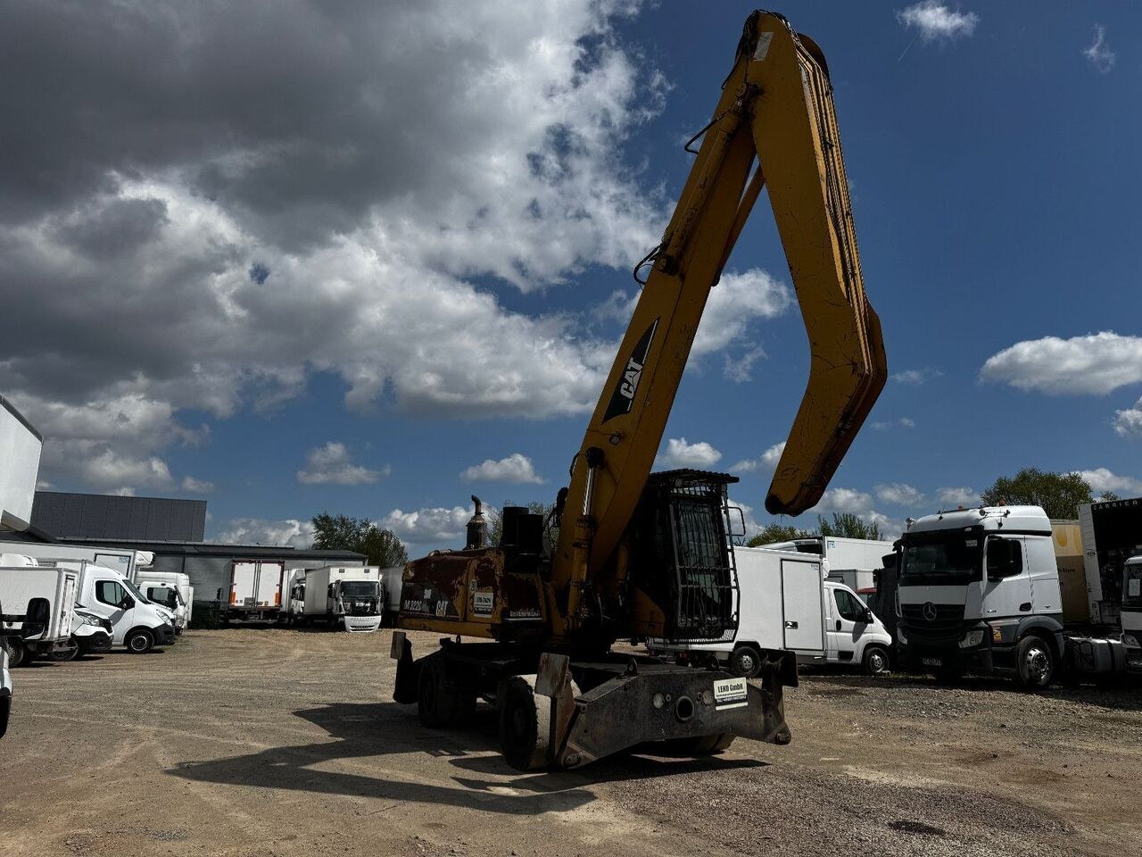 2005 Caterpillar M322C MH material handler, side view 2005 Caterpillar M322C MH material handler, side view
