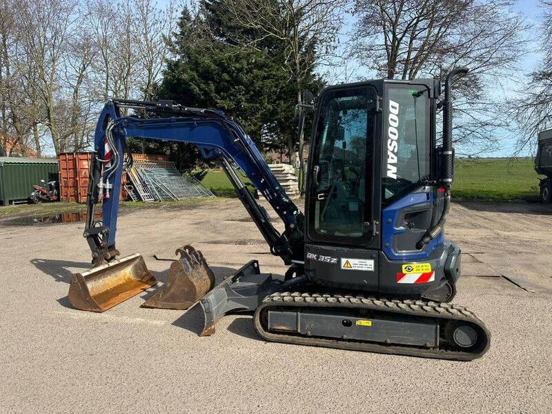2023 Doosan DX35Z-7 mini excavator, side view 2023 Doosan DX35Z-7 mini excavator, side view