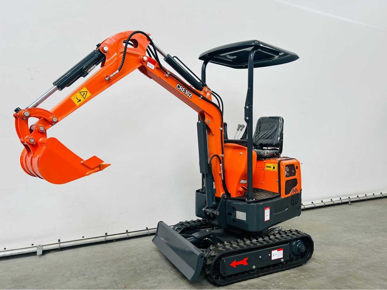 2025 RTE CRE102 mini excavator, side view