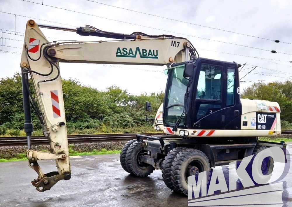 2012 CAT M316D wheel excavator, side view