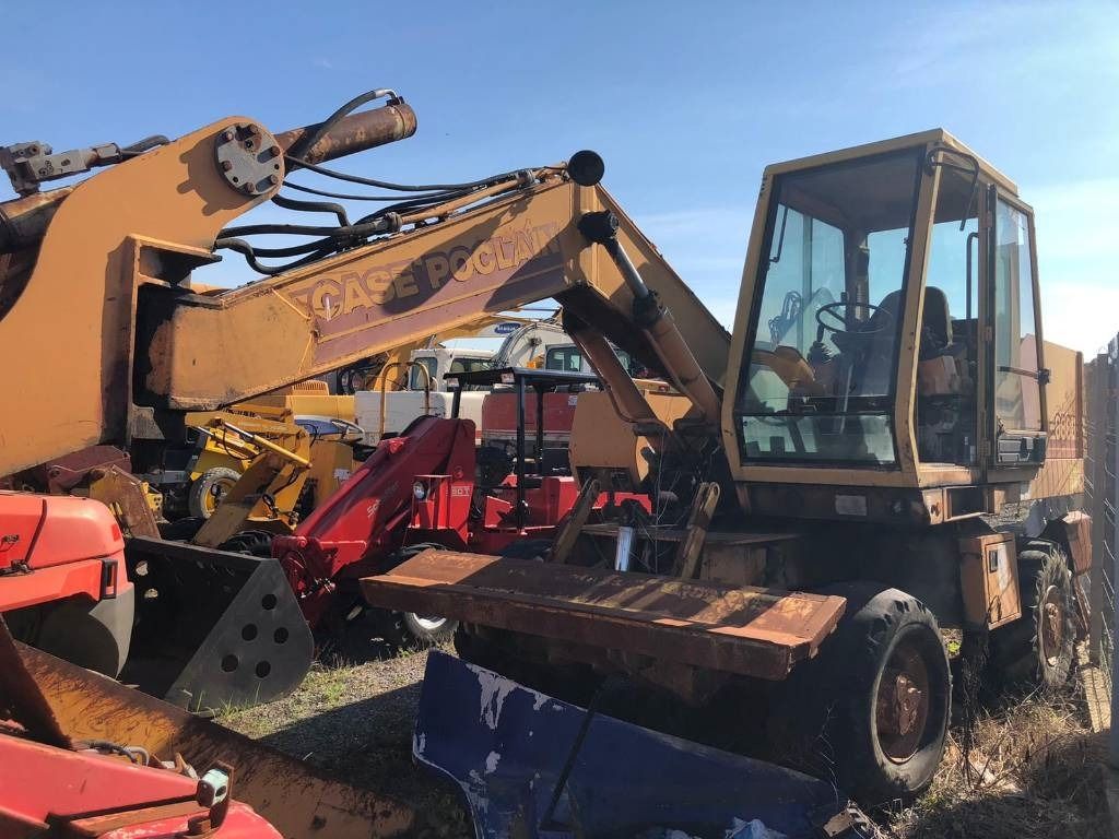 1994 CASE Poclain 888BP wheel excavator, side view 1994 CASE Poclain 888BP wheel excavator, side view