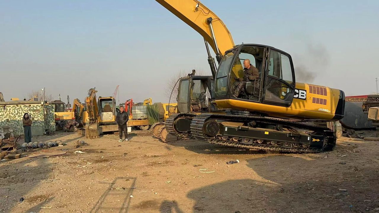 2019 JCB JS220LC crawler excavator, side view