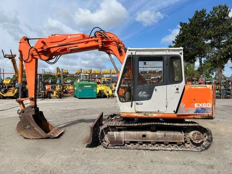 1990 Hitachi EX60 crawler excavator side view 1990 Hitachi EX60 crawler excavator side view