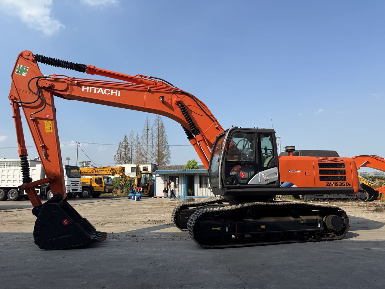 2024 Hitachi Zaxis 350H crawler excavator, side view 2024 Hitachi Zaxis 350H crawler excavator, side view