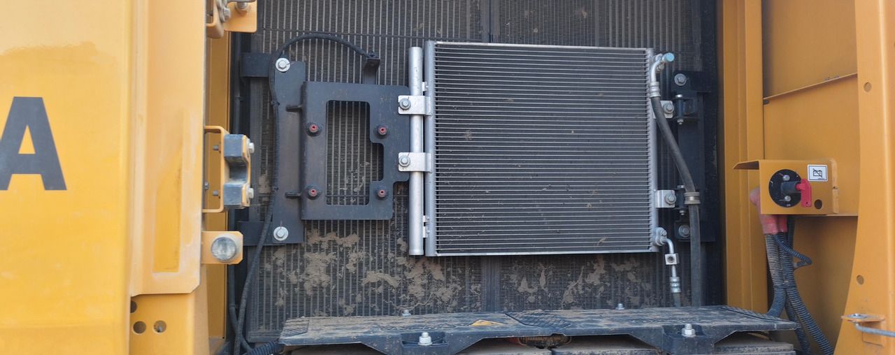 2024 XCMG XE200GA crawler excavator engine compartment radiator detail 2024 XCMG XE200GA crawler excavator engine compartment radiator detail