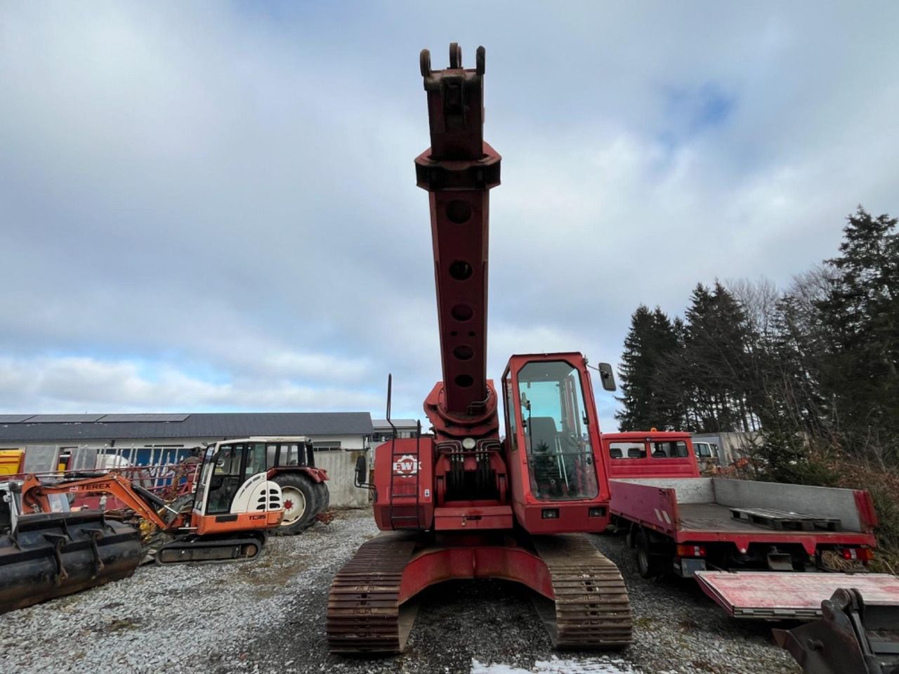 1999 EWK TR 2212 crawler excavator, front view