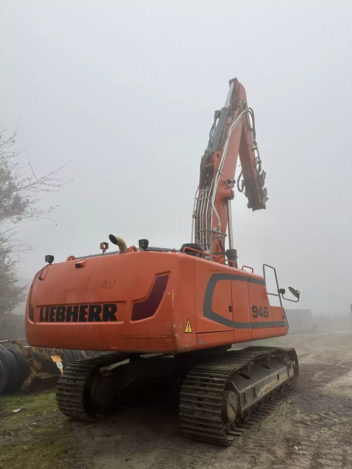 2016 Liebherr R946NLC crawler excavator, rear view 2016 Liebherr R946NLC crawler excavator, rear view