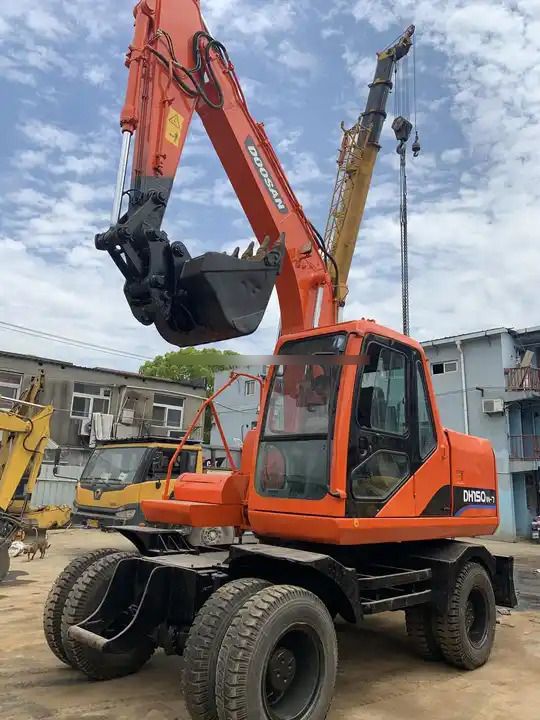 2019 Doosan DH150W-7 wheel excavator, front three-quarter view 2019 Doosan DH150W-7 wheel excavator, front three-quarter view
