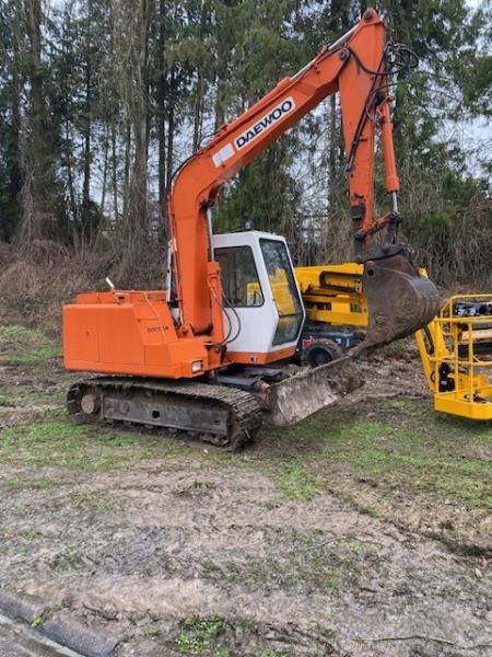 2004 Daewoo 75 mini excavator, side view 2004 Daewoo 75 mini excavator, side view