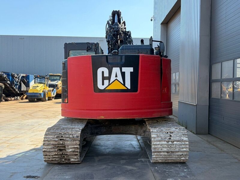 2018 Caterpillar 325FL crawler excavator, rear view 2018 Caterpillar 325FL crawler excavator, rear view