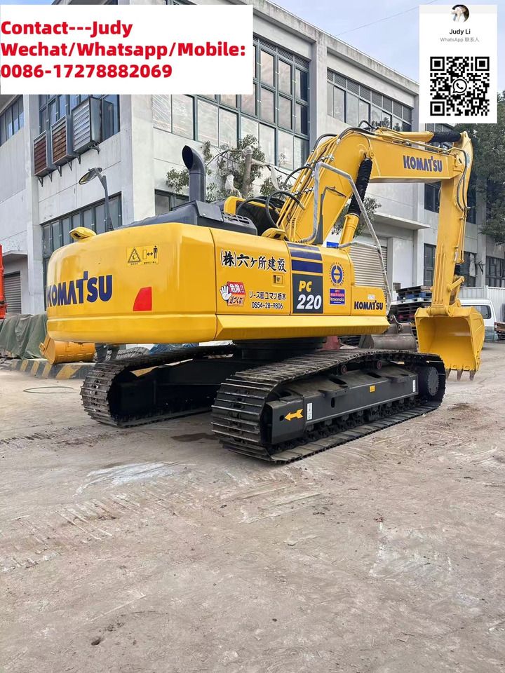 Pelle sur chenilles Komatsu PC220-8 de 2023, vue arrière trois-quarts Pelle sur chenilles Komatsu PC220-8 de 2023, vue arrière trois-quarts