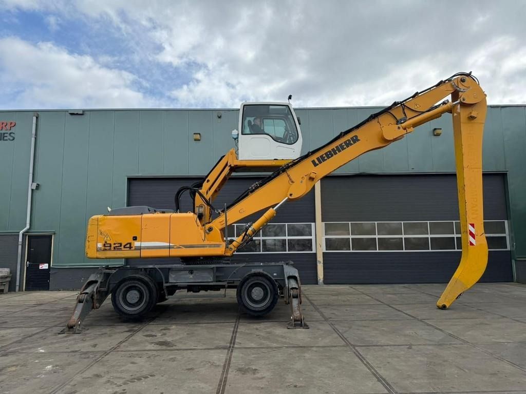 2010 Liebherr A924C material handler, side view 2010 Liebherr A924C material handler, side view