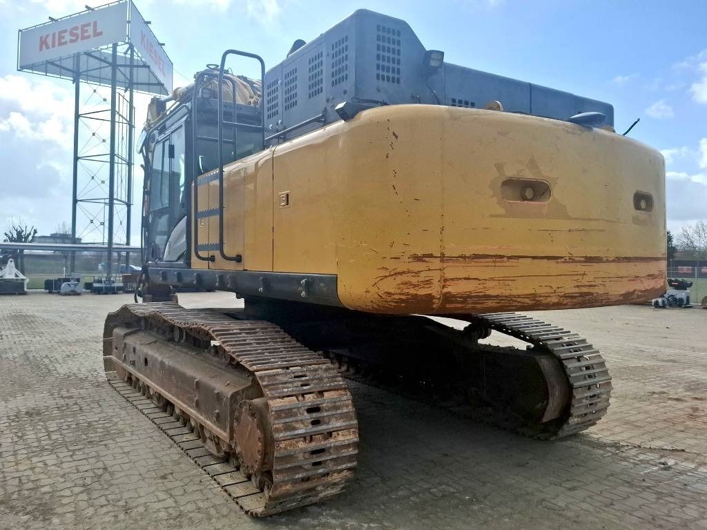 2019 Hitachi ZX490LCH-6 crawler excavator, rear three-quarter view 2019 Hitachi ZX490LCH-6 crawler excavator, rear three-quarter view