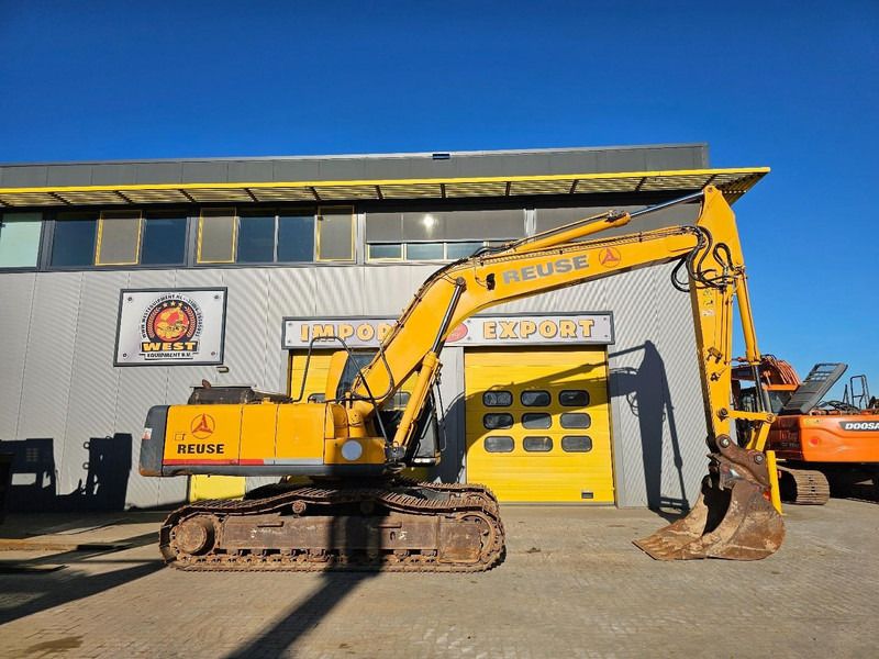 2007 Sany SY210C crawler excavator, side profile view 2007 Sany SY210C crawler excavator, side profile view