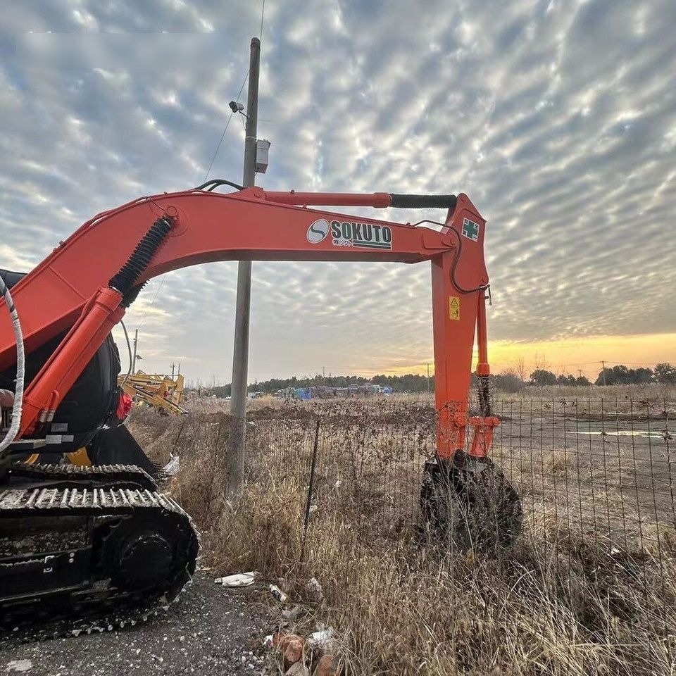 2018 Hitachi ZX200-3 crawler excavator side view 2018 Hitachi ZX200-3 crawler excavator side view