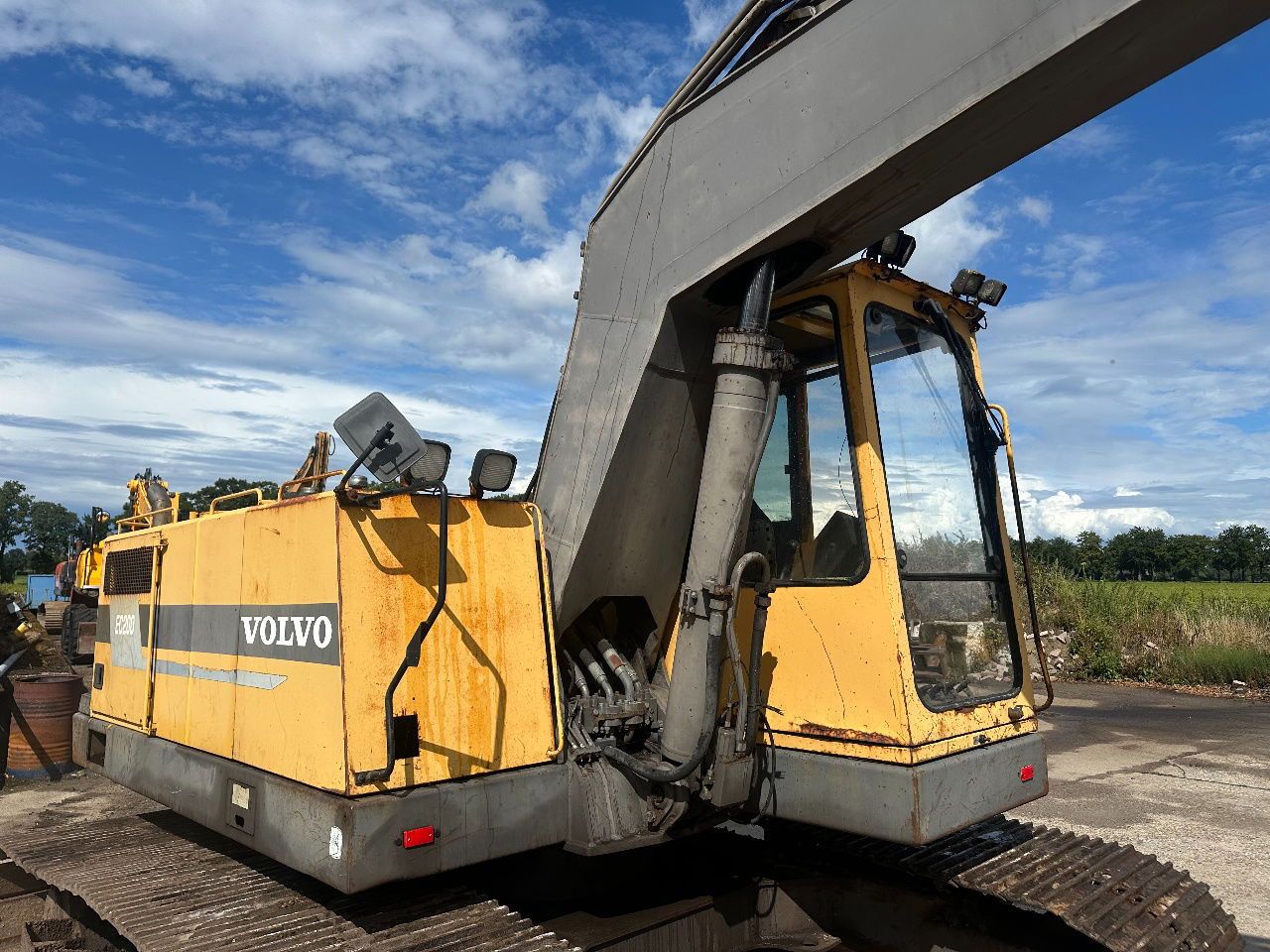 1996 Volvo EC200 crawler excavator side view 1996 Volvo EC200 crawler excavator side view