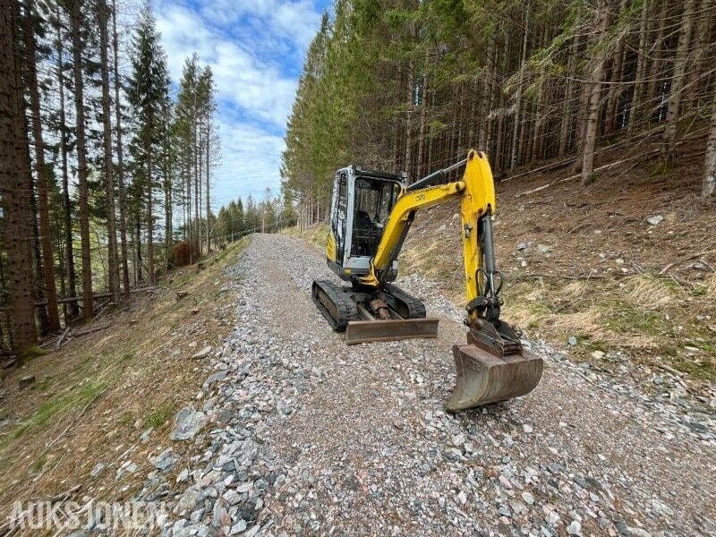 2013 Wacker Neuson ET24 VDS mini excavator, front three-quarter view 2013 Wacker Neuson ET24 VDS mini excavator, front three-quarter view