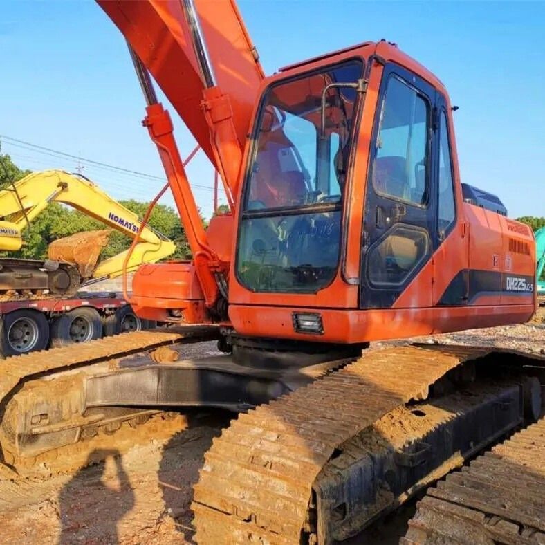 2018 Doosan DH225LC-9 crawler excavator, side view 2018 Doosan DH225LC-9 crawler excavator, side view