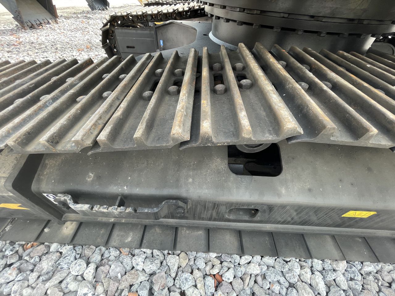 2024 Hitachi ZX360 crawler excavator track detail