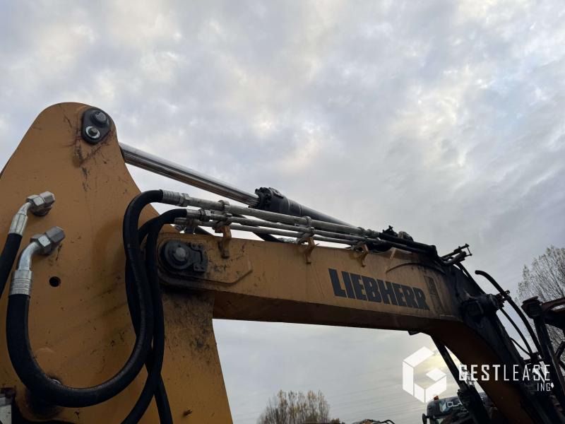 2023 Liebherr R914COMPACT crawler excavator boom detail 2023 Liebherr R914COMPACT crawler excavator boom detail